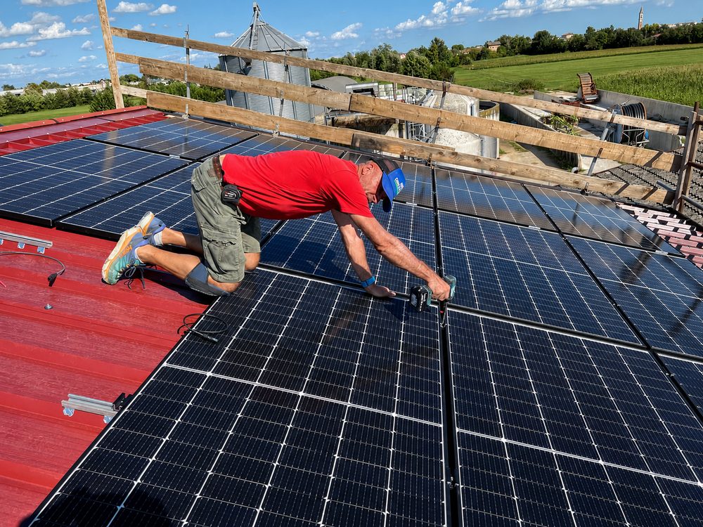 Impianto solare su tetto residenziale