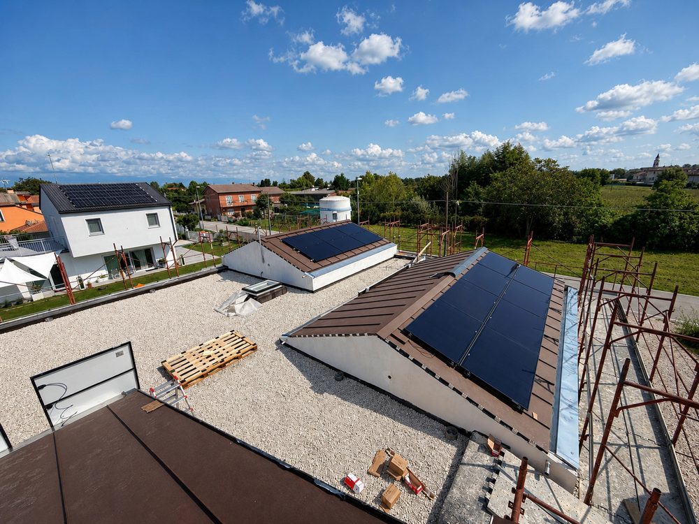 Pannelli fotovoltaici su copertura industriale