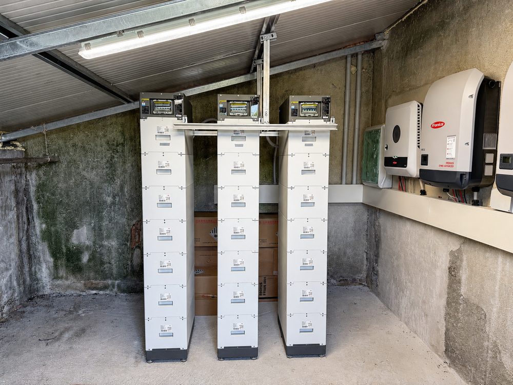 Sistema di accumulo e inverter fotovoltaico installato da Renso Impianti